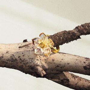 𖤓 Anillo flor dorada