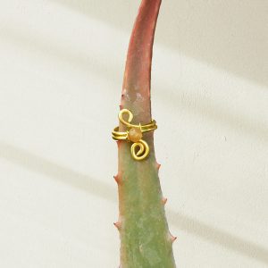 Anillo piedra dorada