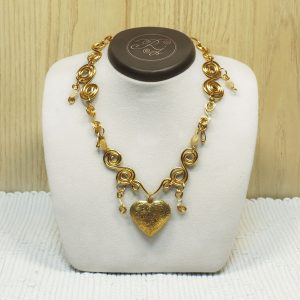Collar corazón dorado