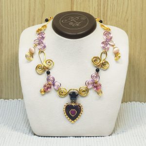 Collar corazón morado